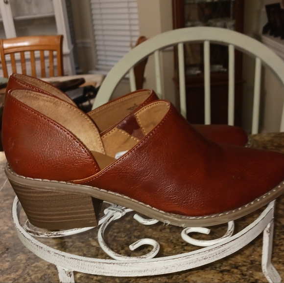 Universal Threads Brown Rylee Pointed toe  Booties slide on Shoes.  Size 6 - Picture 9 of 10